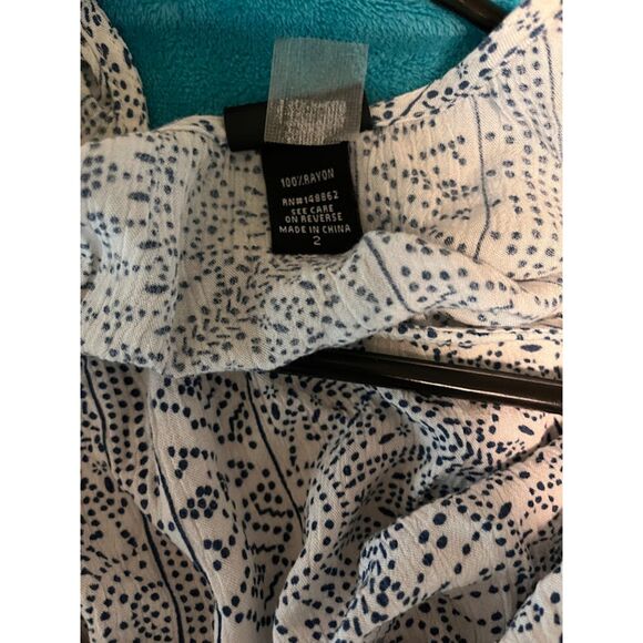 Torrid Blouse 2X White Blue Print Cold Shoulder Boho Chic Cottagecore Top - Picture 5 of 6